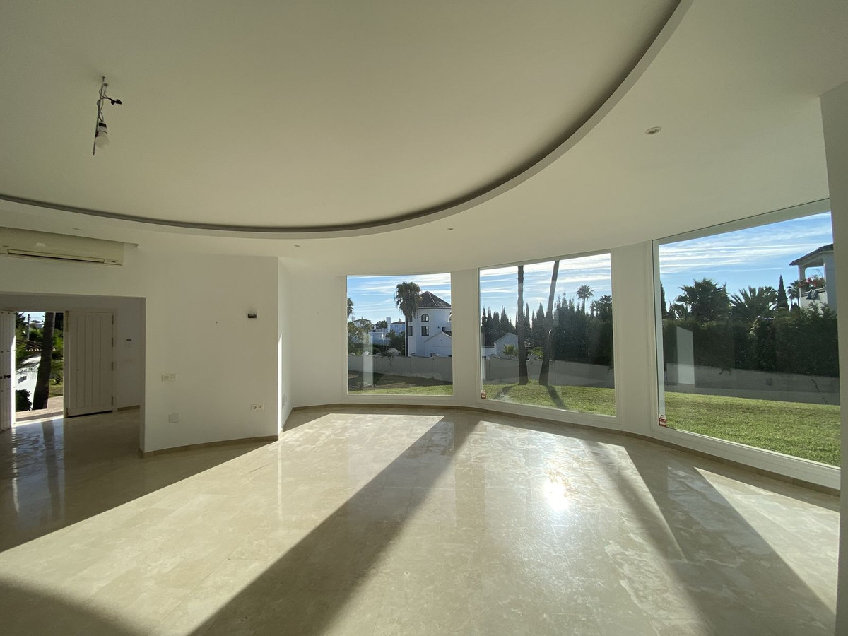 4 Bedroom Villa for Sale in El Paraiso — 6