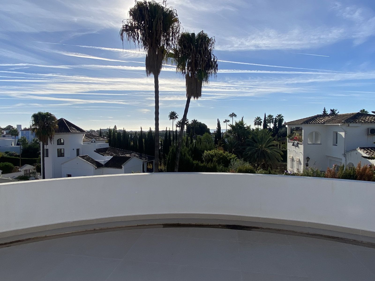 4 Bedroom Villa for Sale in El Paraiso — 9