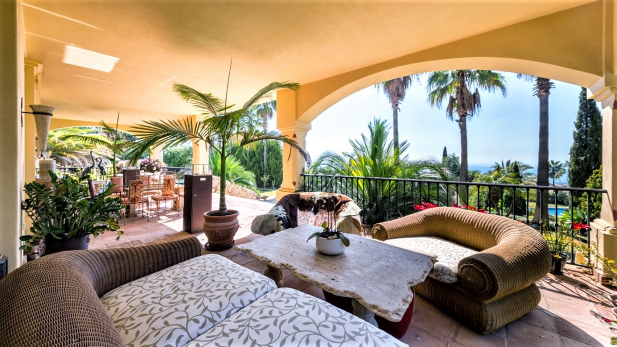 6 Bedroom Villa for Sale in Sierra Blanca — 3