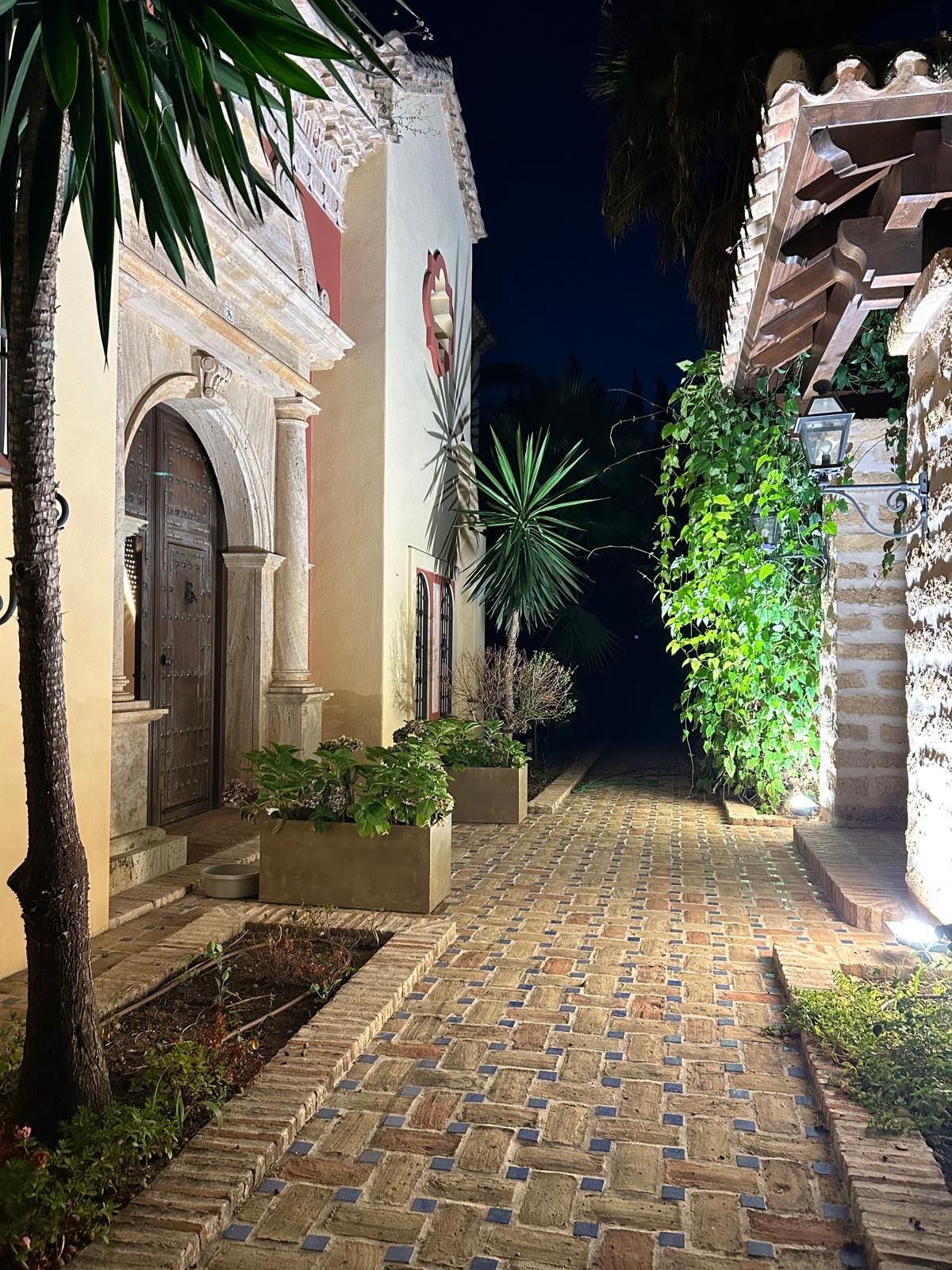 6 Bedroom Villa for Sale in Sierra Blanca — 8