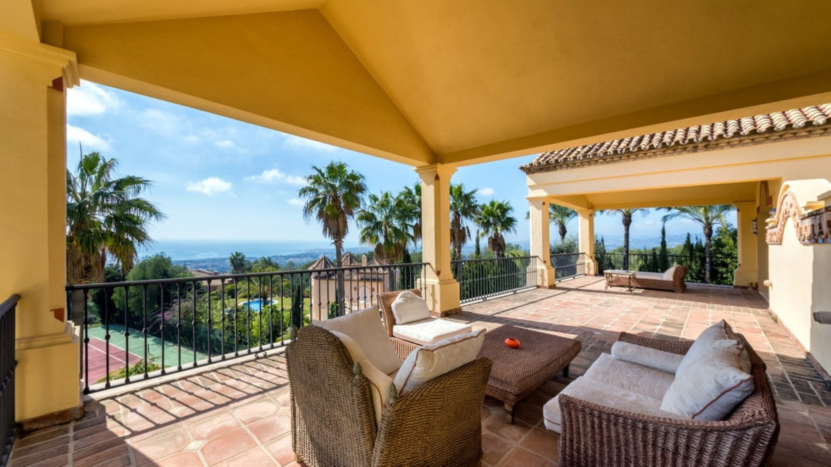 6 Bedroom Villa for Sale in Sierra Blanca — 9