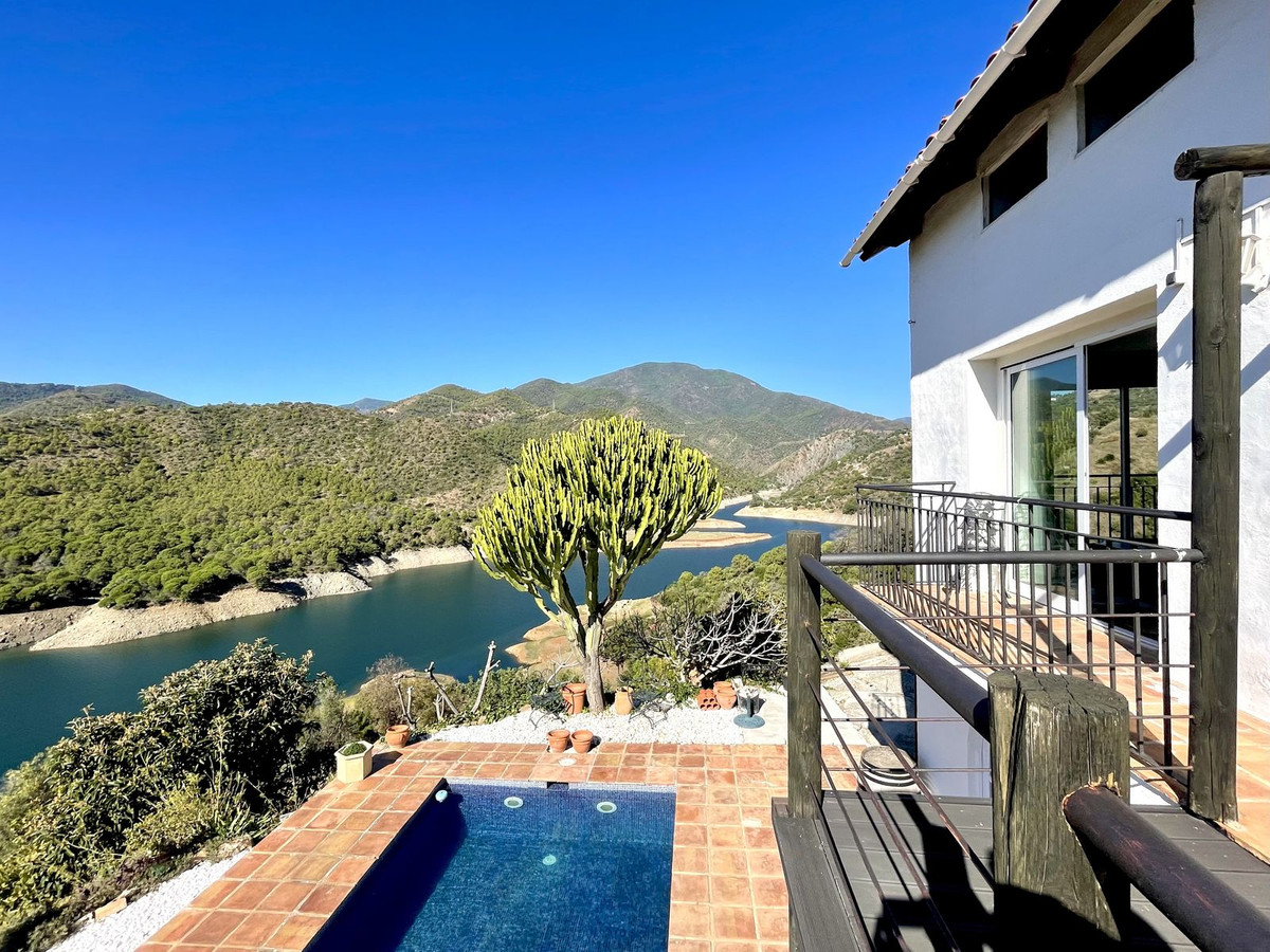 3 Bedroom Villa for Sale in Istán — 2