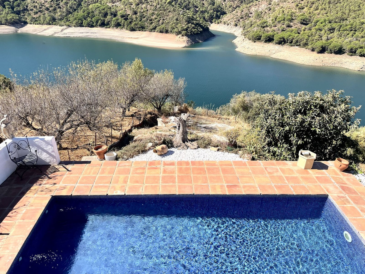 3 Bedroom Villa for Sale in Istán — 4