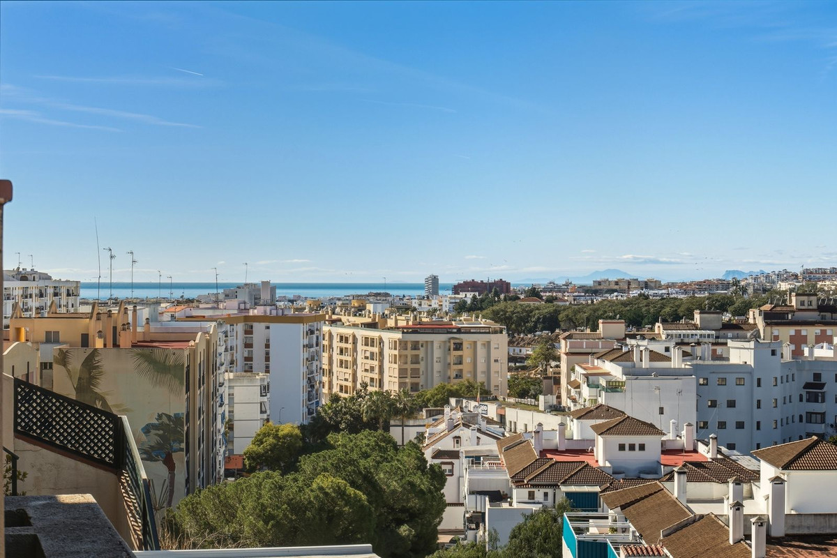 3 Bedroom Apartment for Sale in Estepona