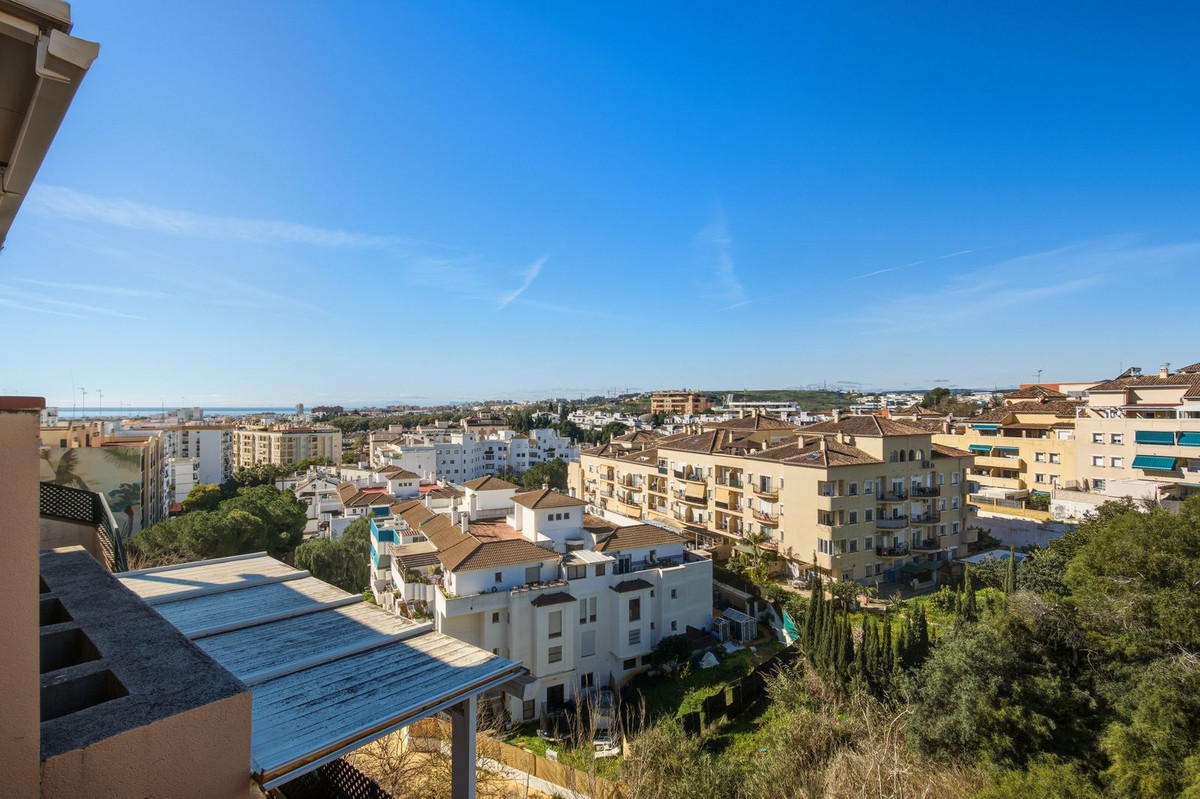 3 Bedroom Apartment for Sale in Estepona — 2