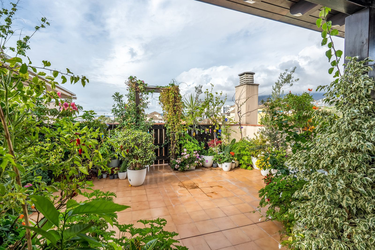 3 Bedroom Apartment for Sale in Estepona — 3