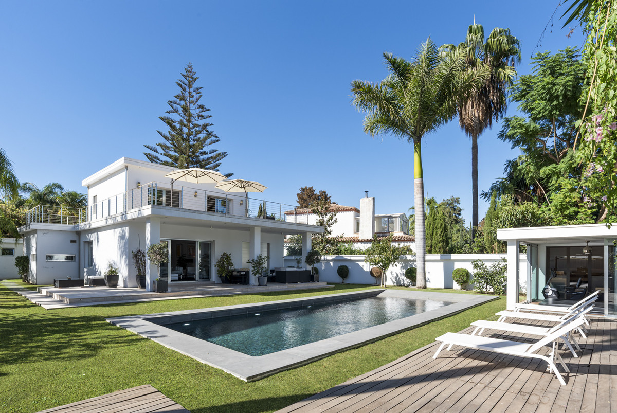 4 Bedroom Villa for Sale in Nueva Andalucía