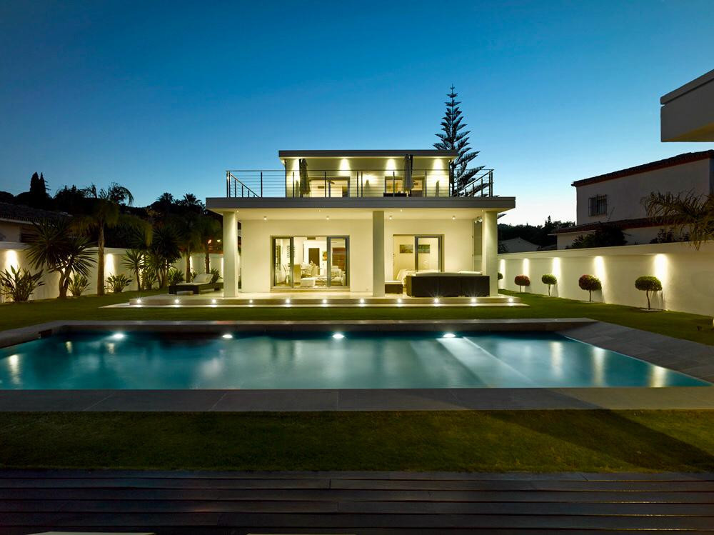 4 Bedroom Villa for Sale in Nueva Andalucía — 2