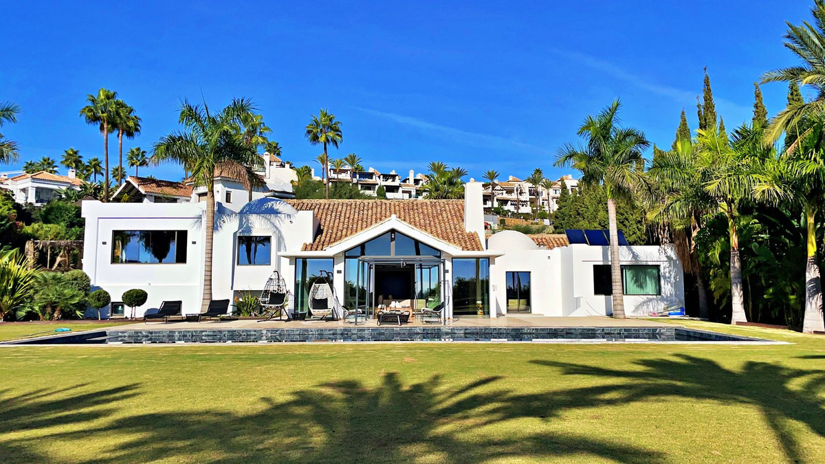 5 Bedroom Villa for Sale in Benahavís