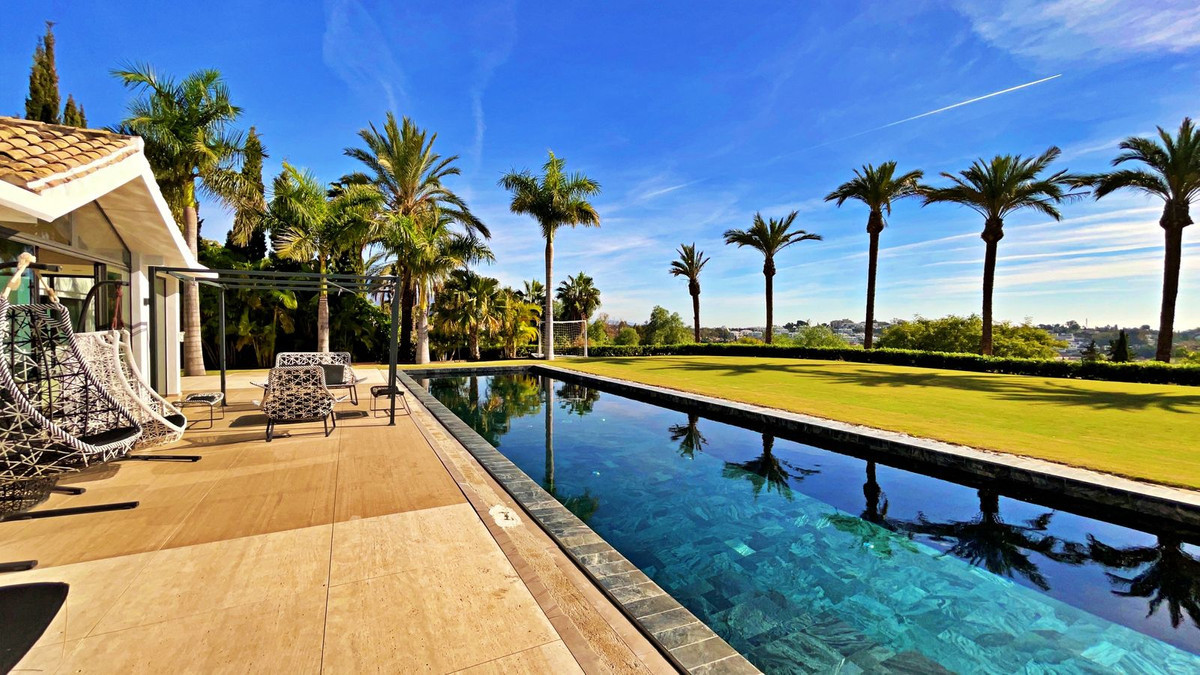 5 Bedroom Villa for Sale in Benahavís — 3