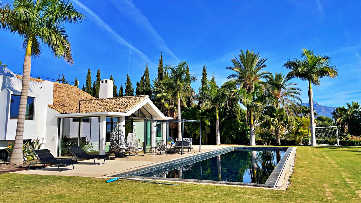 5 Bedroom Villa for Sale in Benahavís — 5