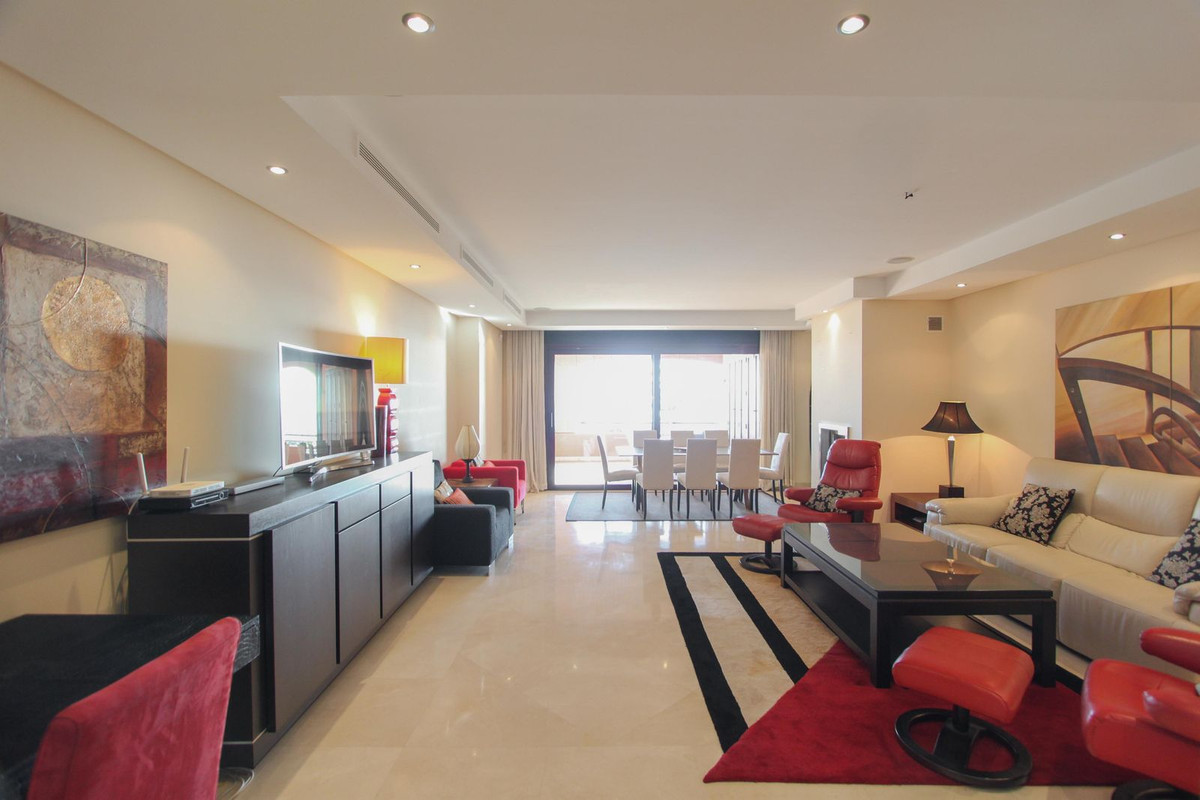 2 Bedroom Apartment for Sale in Puerto Banús — 2