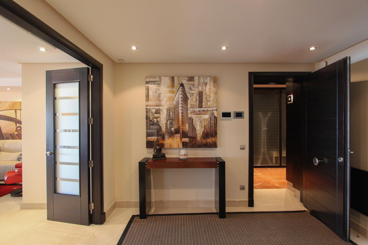 2 Bedroom Apartment for Sale in Puerto Banús — 4