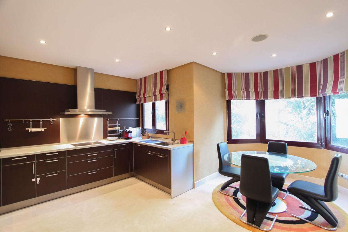 2 Bedroom Apartment for Sale in Puerto Banús — 5