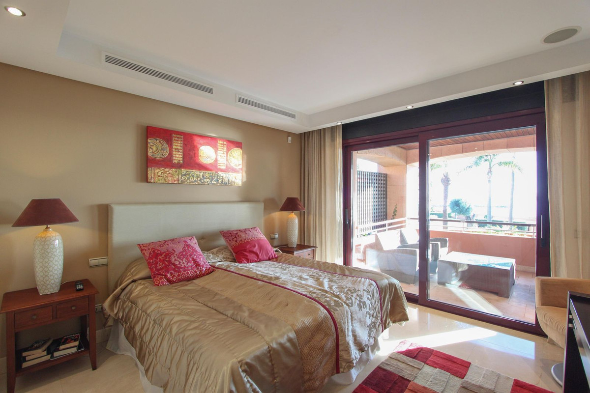 2 Bedroom Apartment for Sale in Puerto Banús — 6