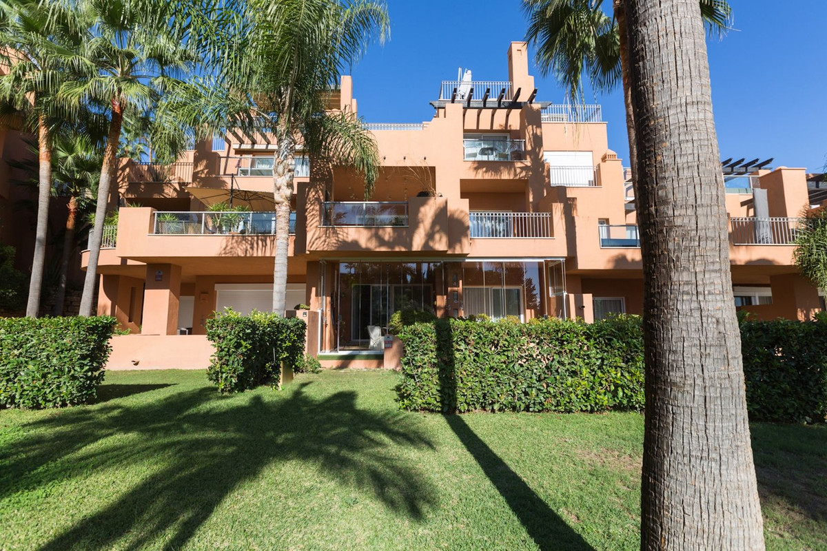 2 Bedroom Apartment for Sale in Nueva Andalucía — 2