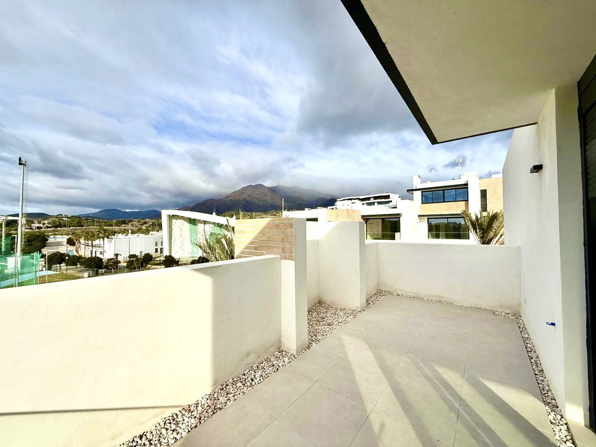 2 Bedroom Apartment for Sale in Estepona — 9