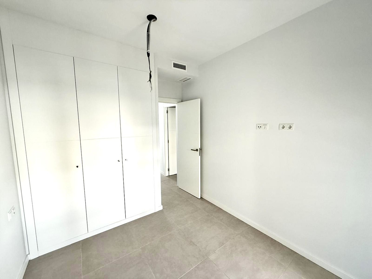 2 Bedroom Apartment for Sale in Estepona — view 10