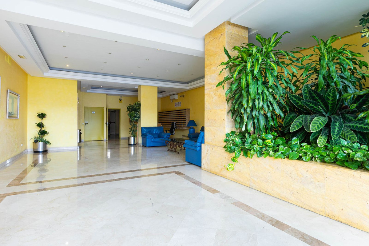 2 Bedroom Apartment for Sale in Puerto Banús — 2