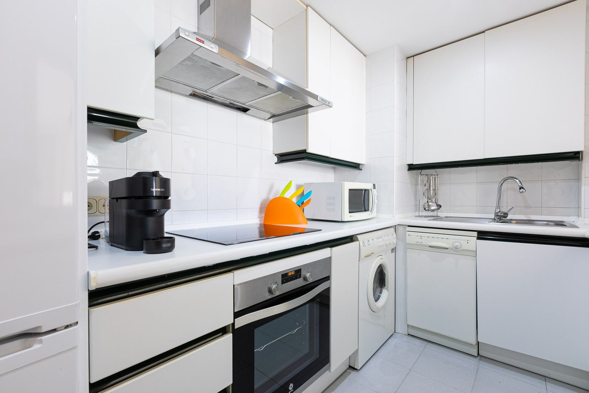 2 Bedroom Apartment for Sale in Puerto Banús — 6