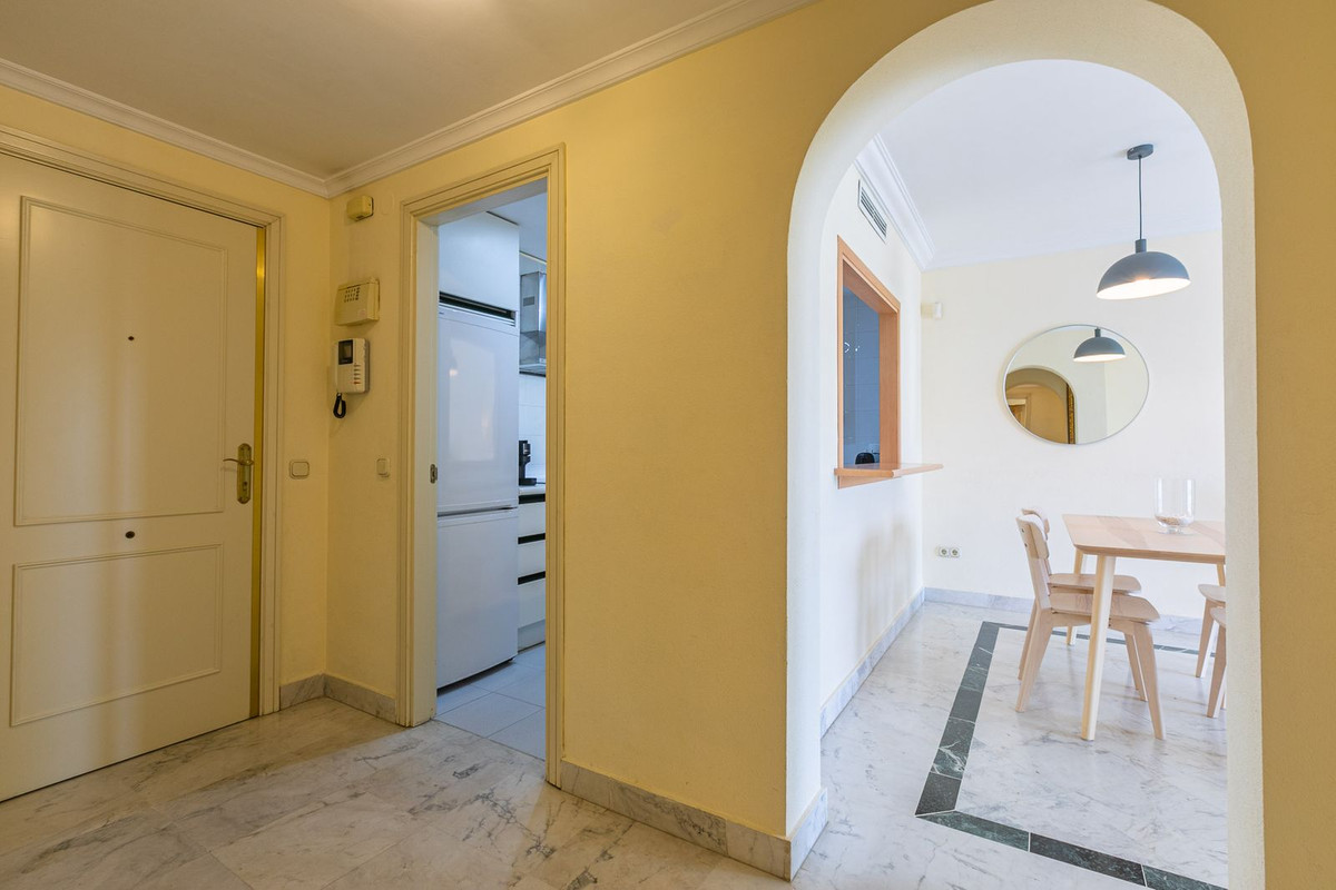 2 Bedroom Apartment for Sale in Puerto Banús — 7