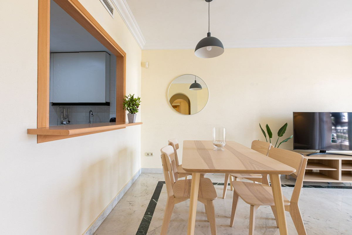 2 Bedroom Apartment for Sale in Puerto Banús — 8