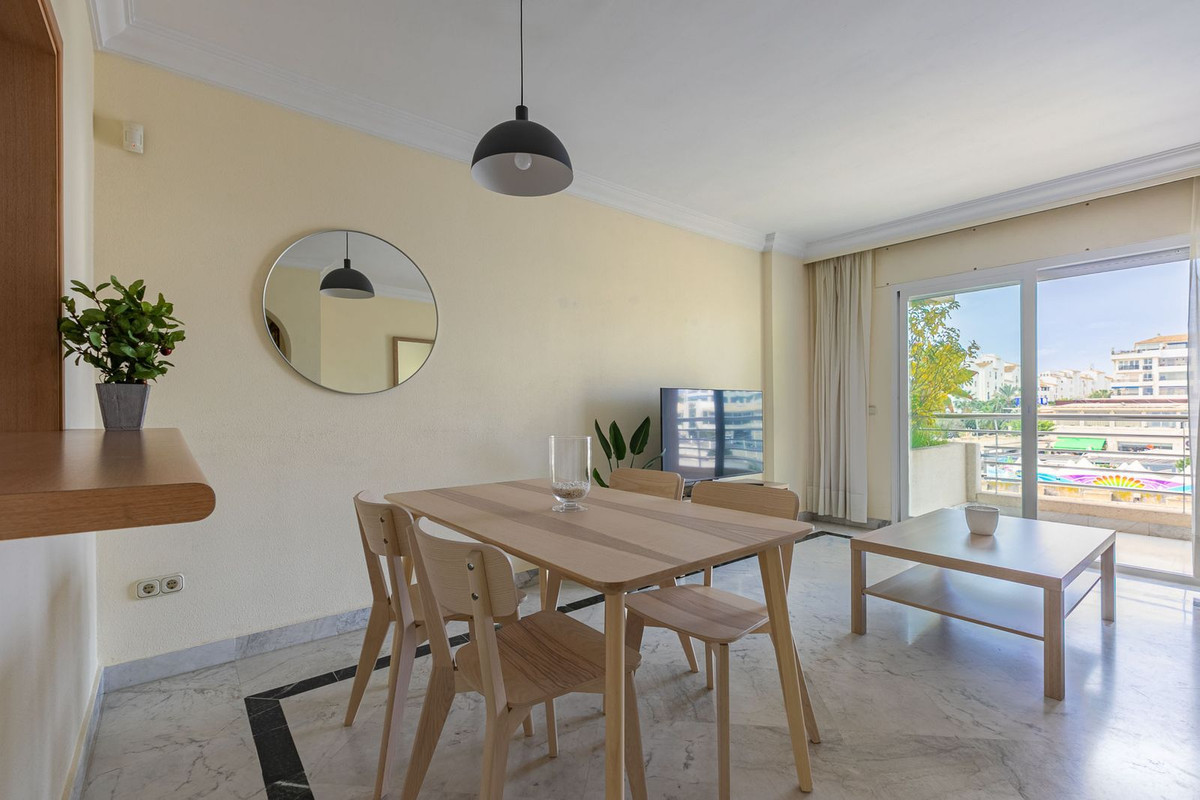 2 Bedroom Apartment for Sale in Puerto Banús — 9