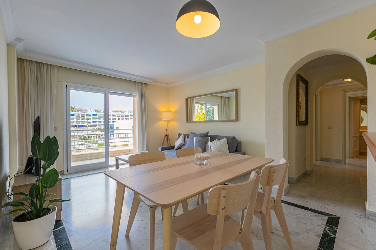 2 Bedroom Apartment for Sale in Puerto Banús — view 10