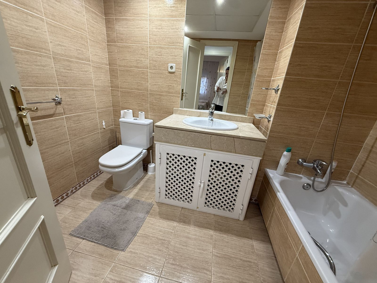 2 Bedroom Apartment for Sale in Puerto Banús — 6