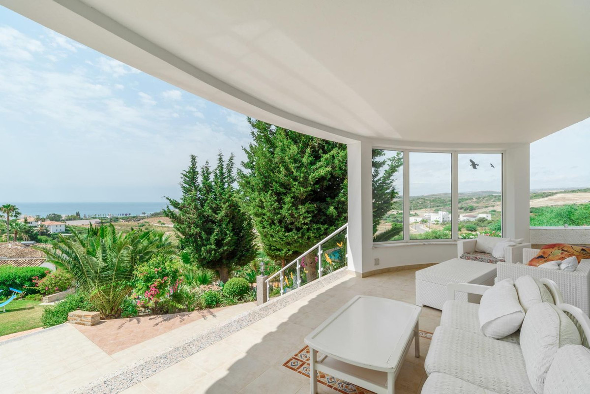 5 Bedroom Villa for Sale in Estepona — 3