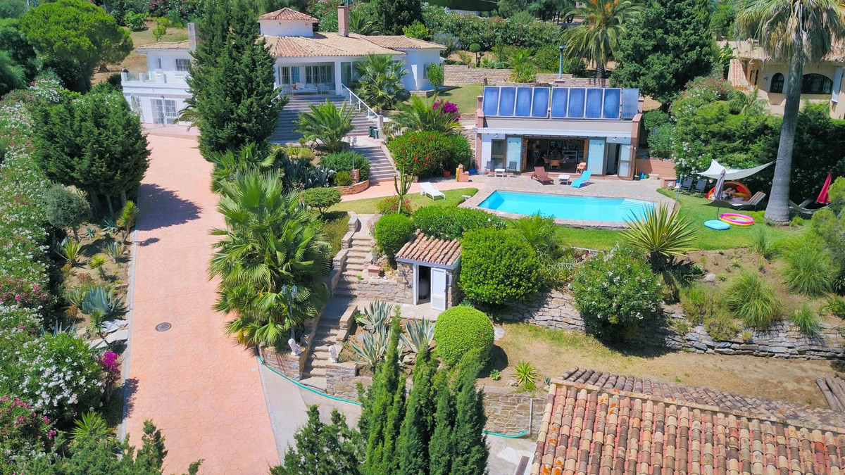5 Bedroom Villa for Sale in Estepona — 4