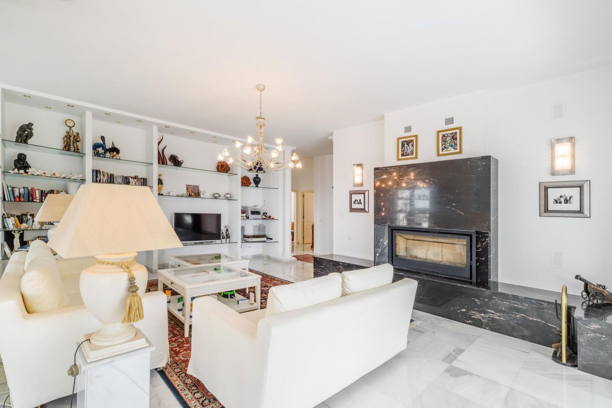 5 Bedroom Villa for Sale in Estepona — 5