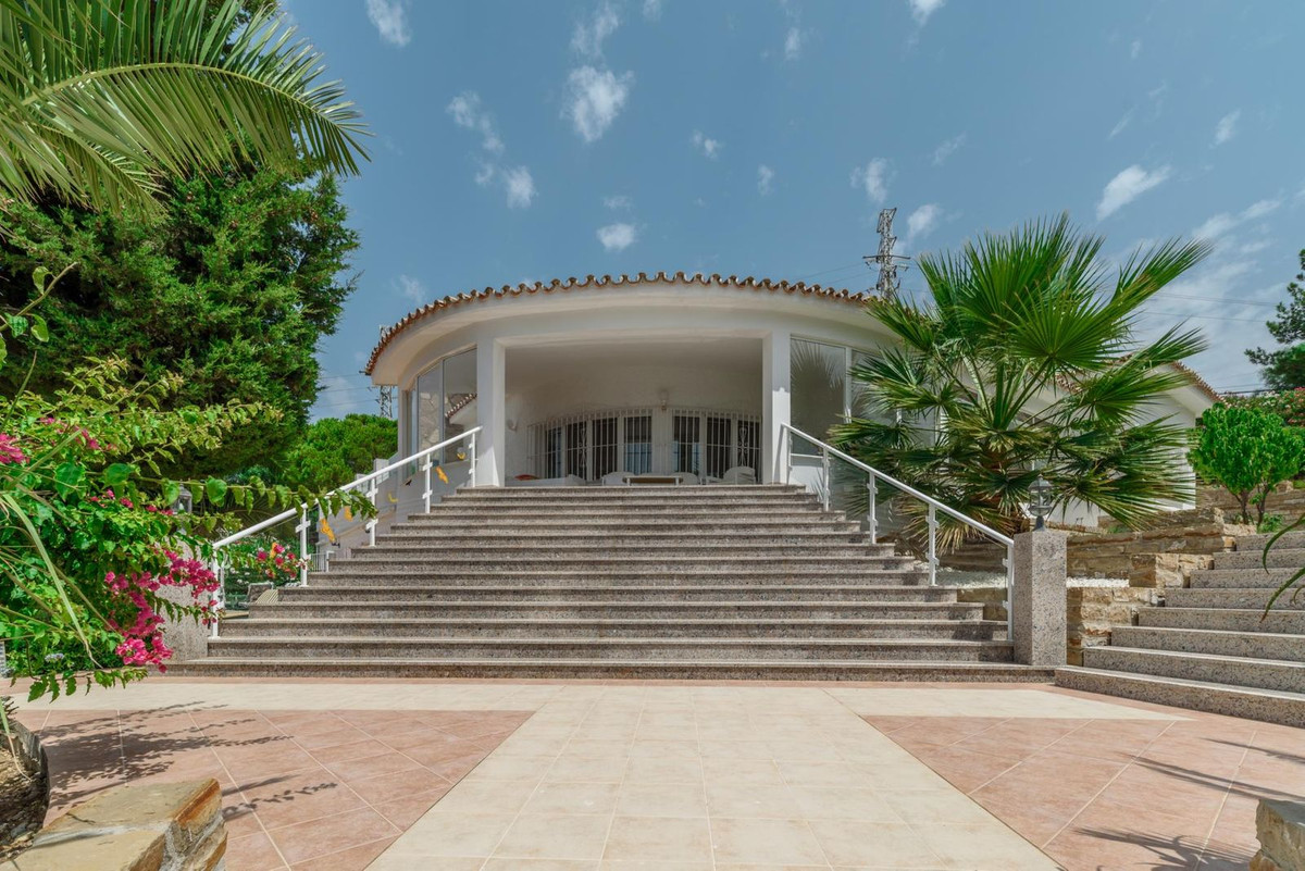 5 Bedroom Villa for Sale in Estepona — 7