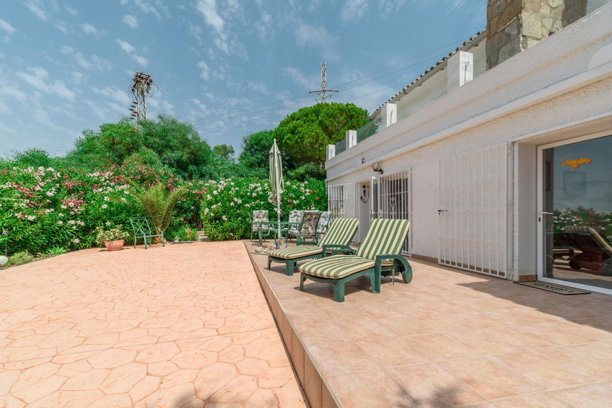 5 Bedroom Villa for Sale in Estepona — 9