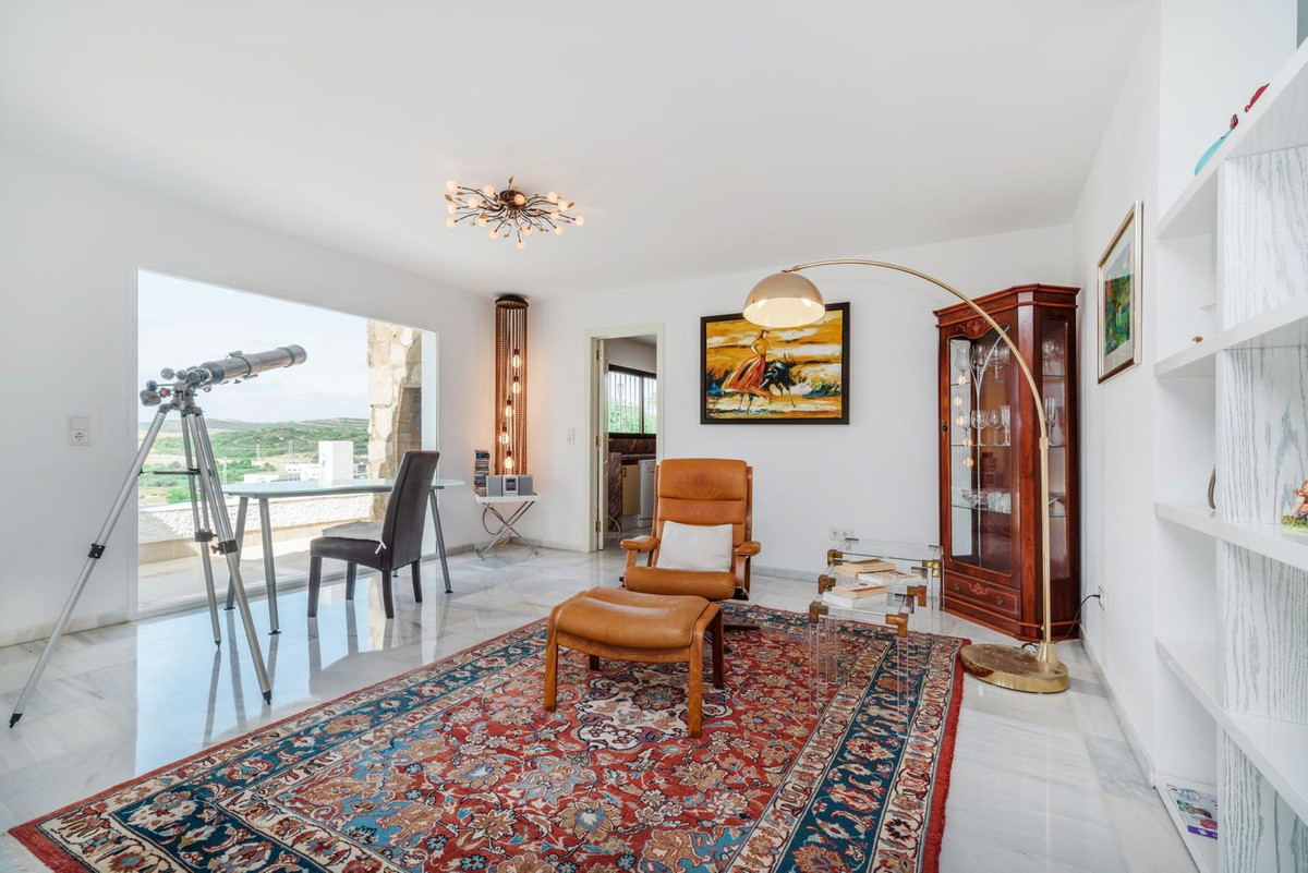 5 Bedroom Villa for Sale in Estepona — view 10