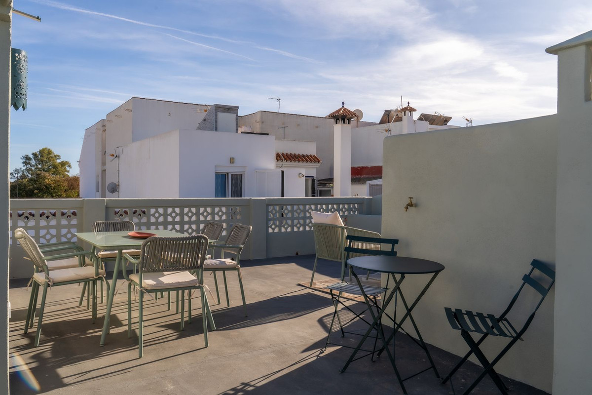 4 Bedroom Villa for Sale in San Pedro de Alcántara — 2