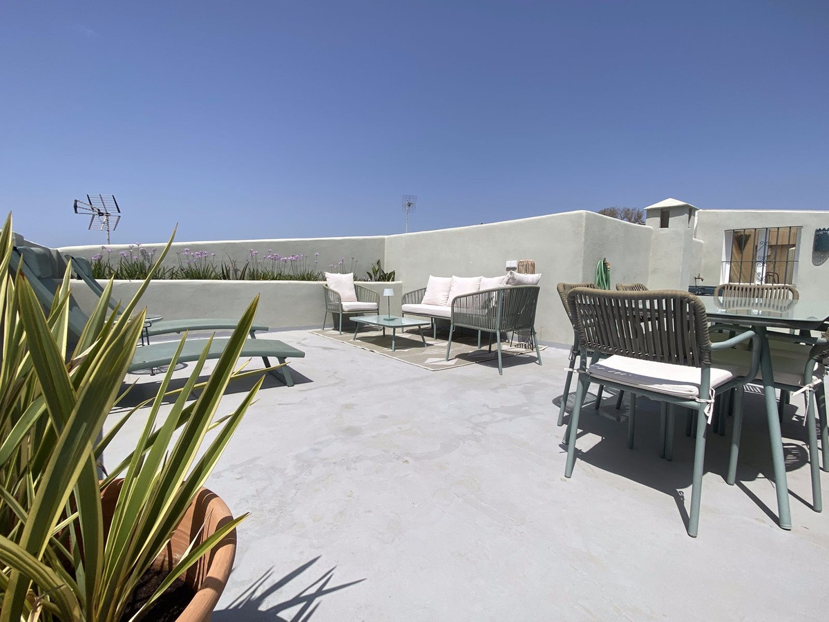 4 Bedroom Villa for Sale in San Pedro de Alcántara — 4