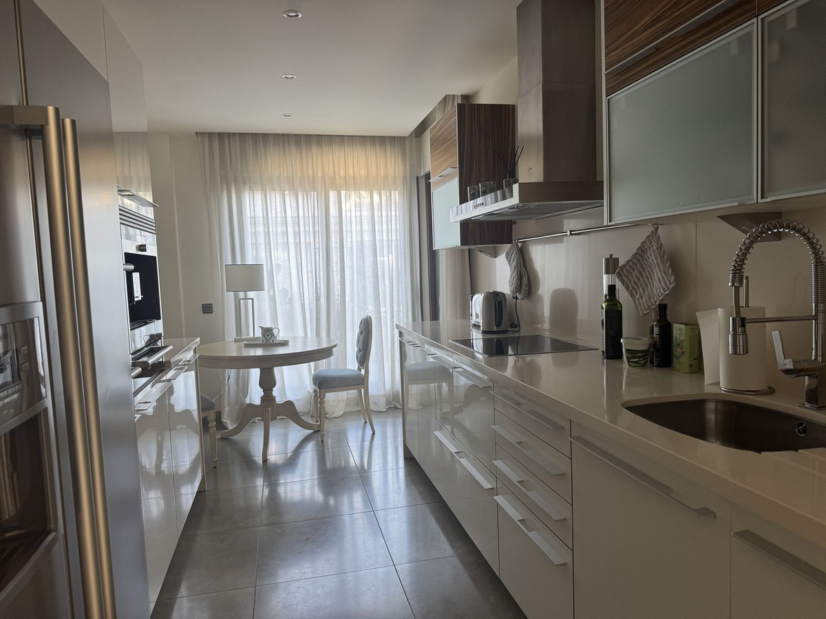 3 Bedroom Apartment for Sale in Estepona — 2