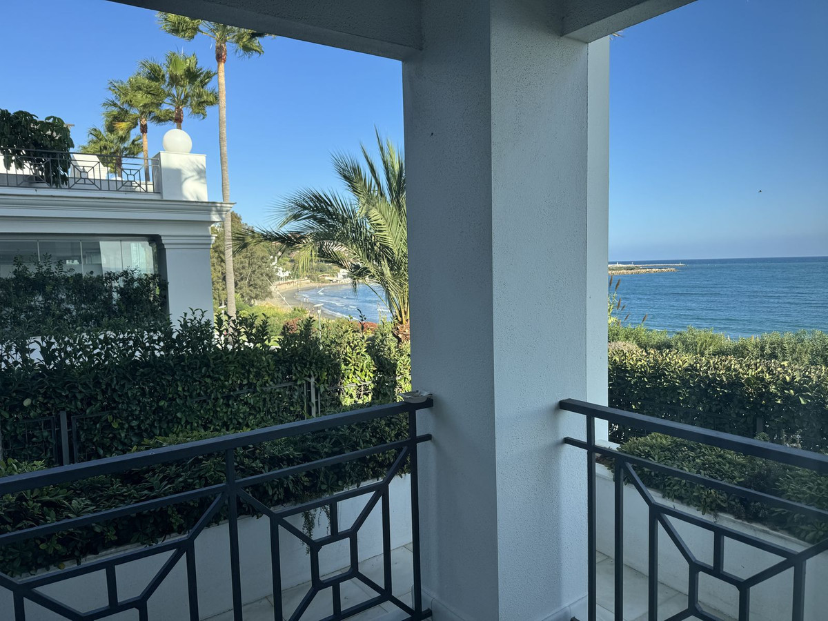 3 Bedroom Apartment for Sale in Estepona — 4