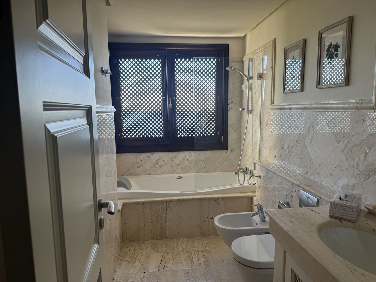 3 Bedroom Apartment for Sale in Estepona — 5