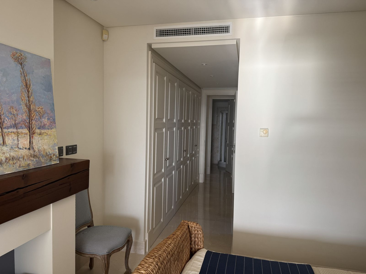 3 Bedroom Apartment for Sale in Estepona — 8