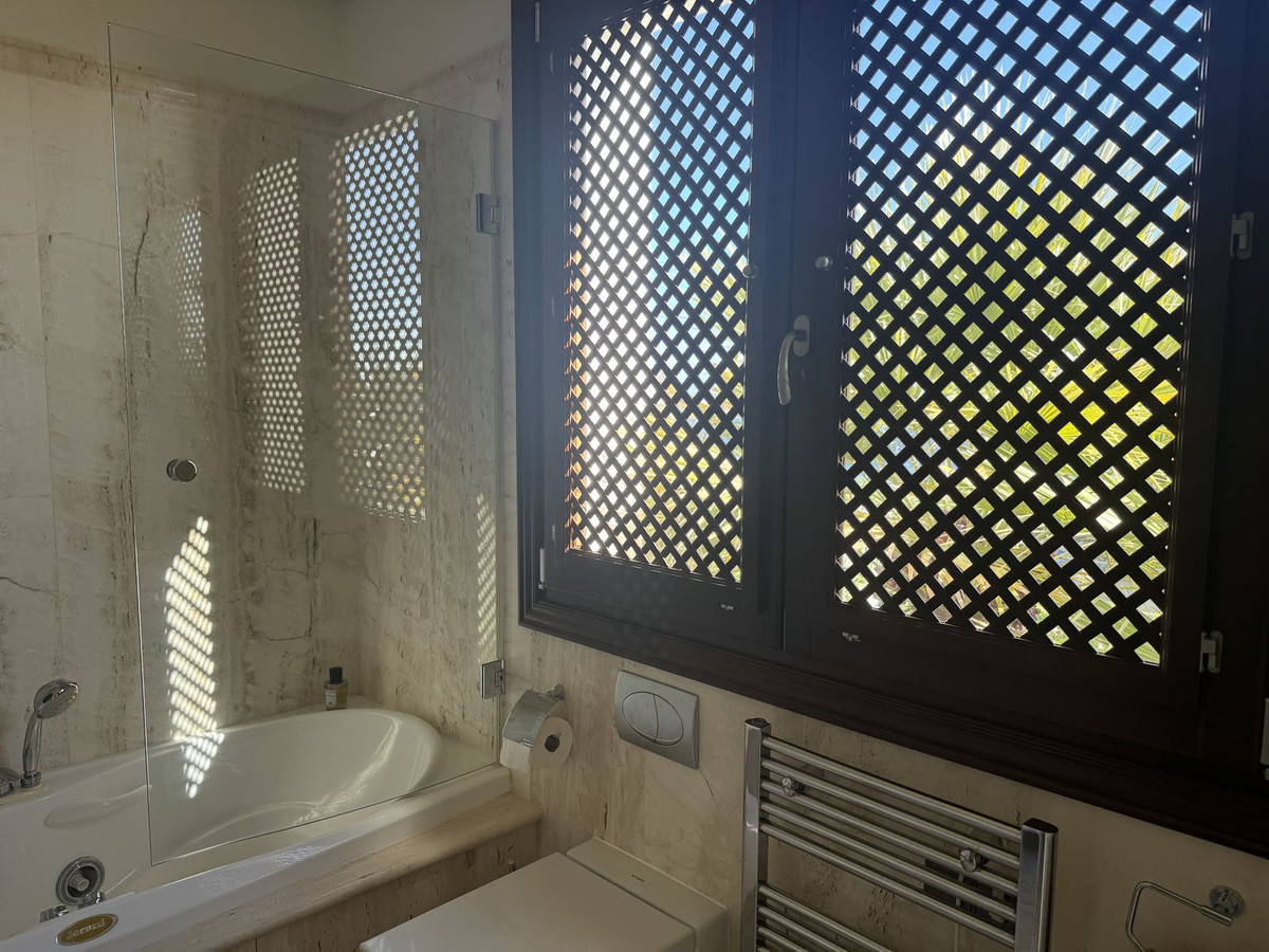 3 Bedroom Apartment for Sale in Estepona — 9