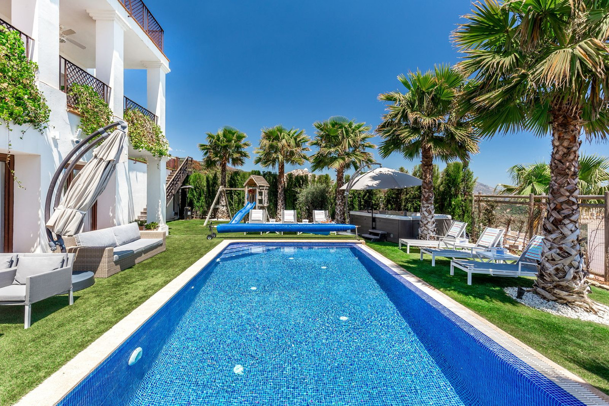 5 Bedroom Villa for Sale in Benahavís — 4