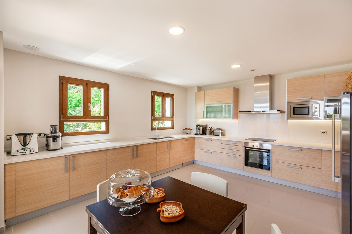 5 Bedroom Villa for Sale in Benahavís — 5