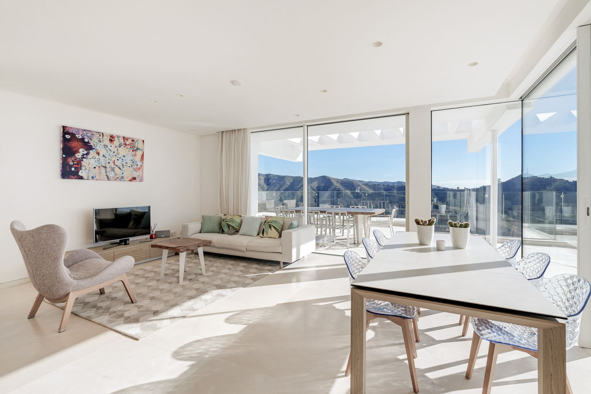 3 Bedroom Apartment for Sale in Ojén — 2
