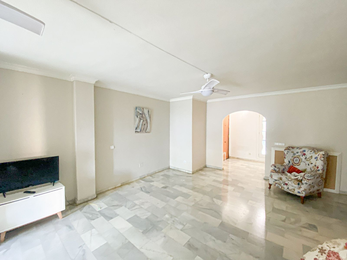 3 Bedroom Apartment for Sale in Nueva Andalucía — 2