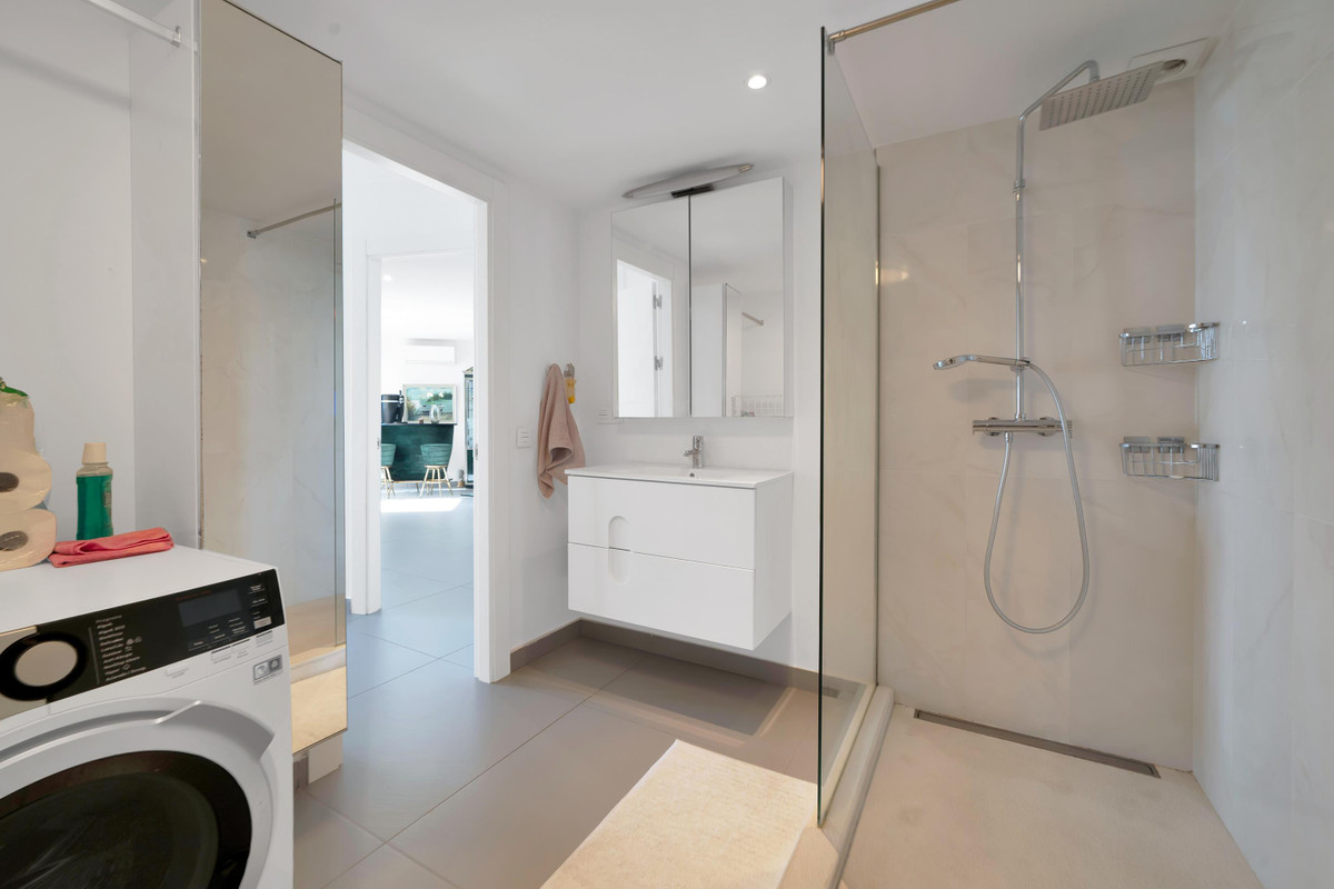 2 Bedroom Apartment for Sale in Marbella — view 12