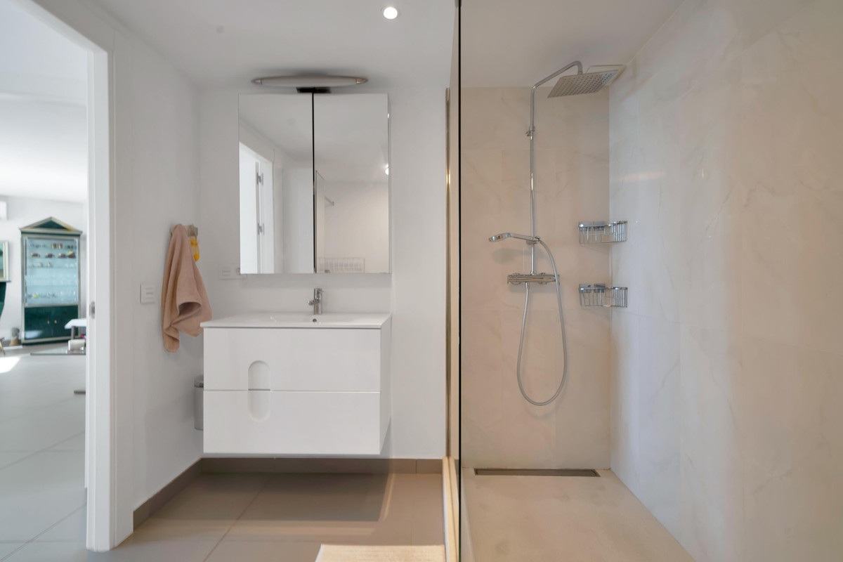 2 Bedroom Apartment for Sale in Marbella — view 13