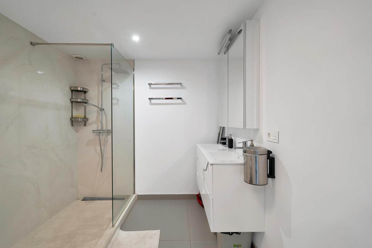 2 Bedroom Apartment for Sale in Marbella — 8