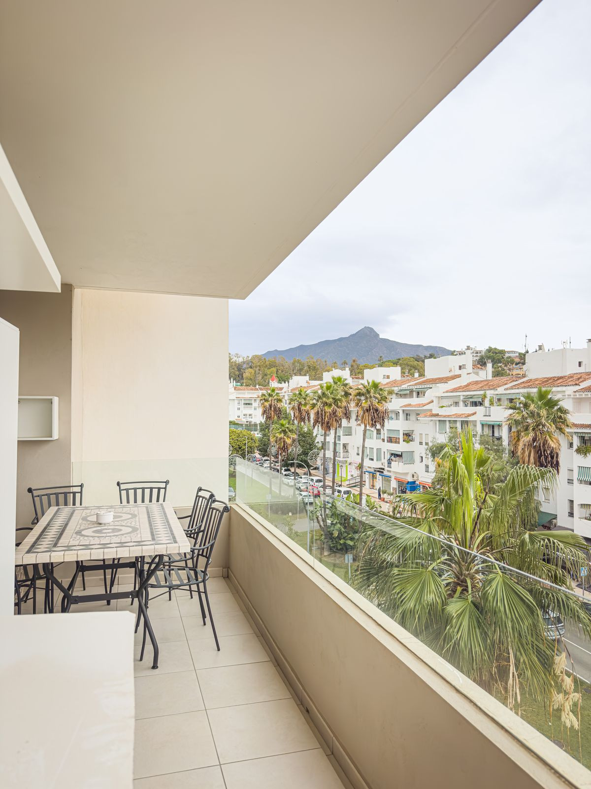 3 Bedroom Apartment for Sale in Nueva Andalucía — 2